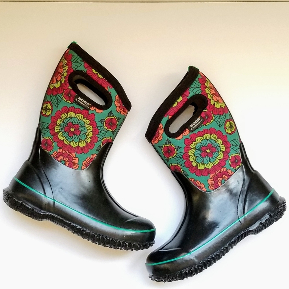 Girls Size 3 Bogs - Nearly New!